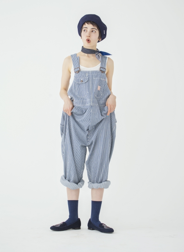 モデル女性と商品の画像 スライド2枚目