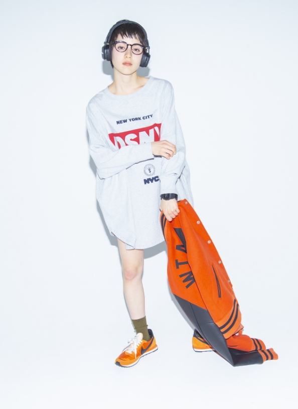 モデル女性と商品の画像 スライド2枚目