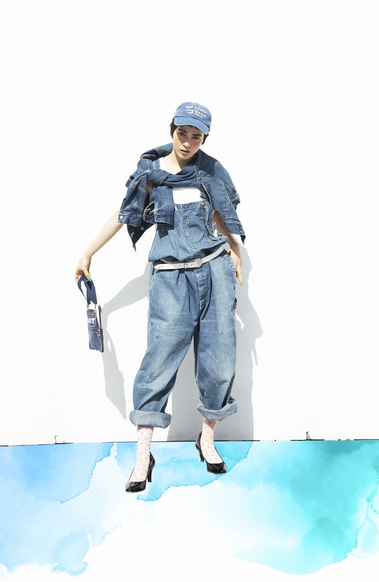 モデル女性と商品の画像 スライド1枚目