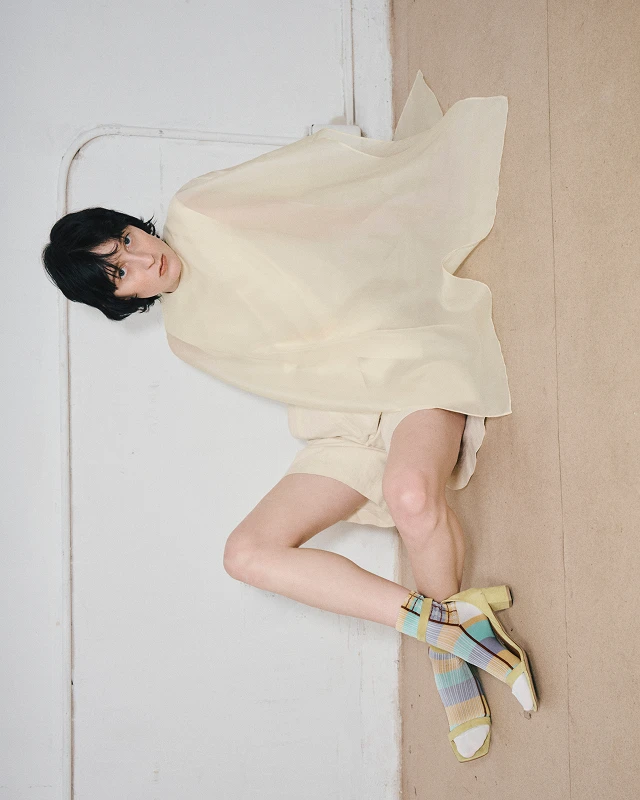 Look 6 Sitting
